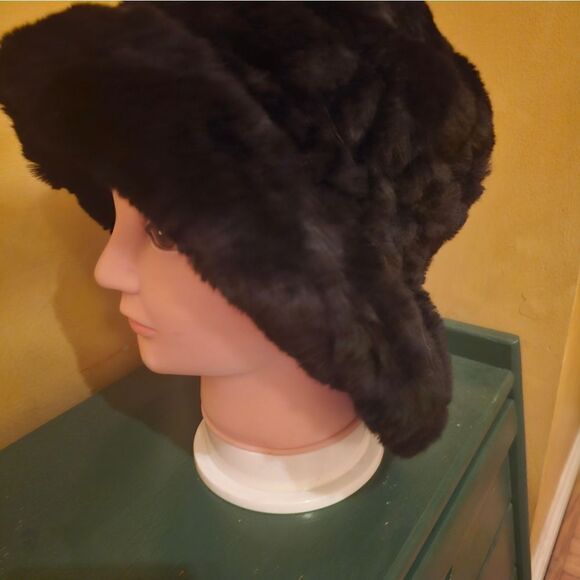 BLACK FAUX FUR MINK CLOCHE